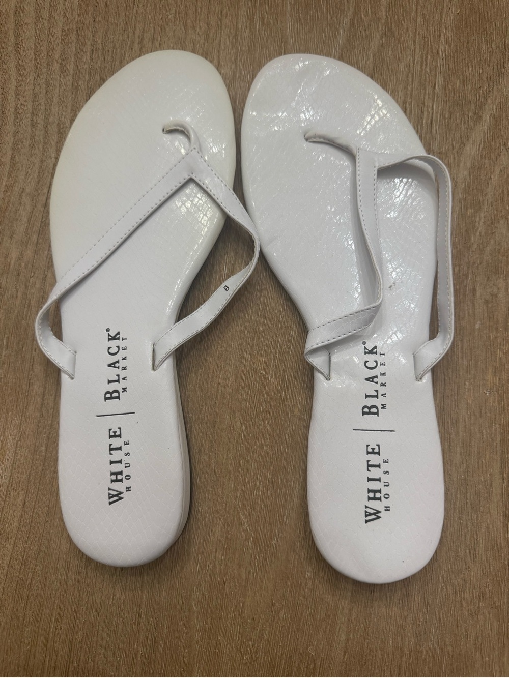 White House Black Market Flip Flop Sandals Women's Size 9